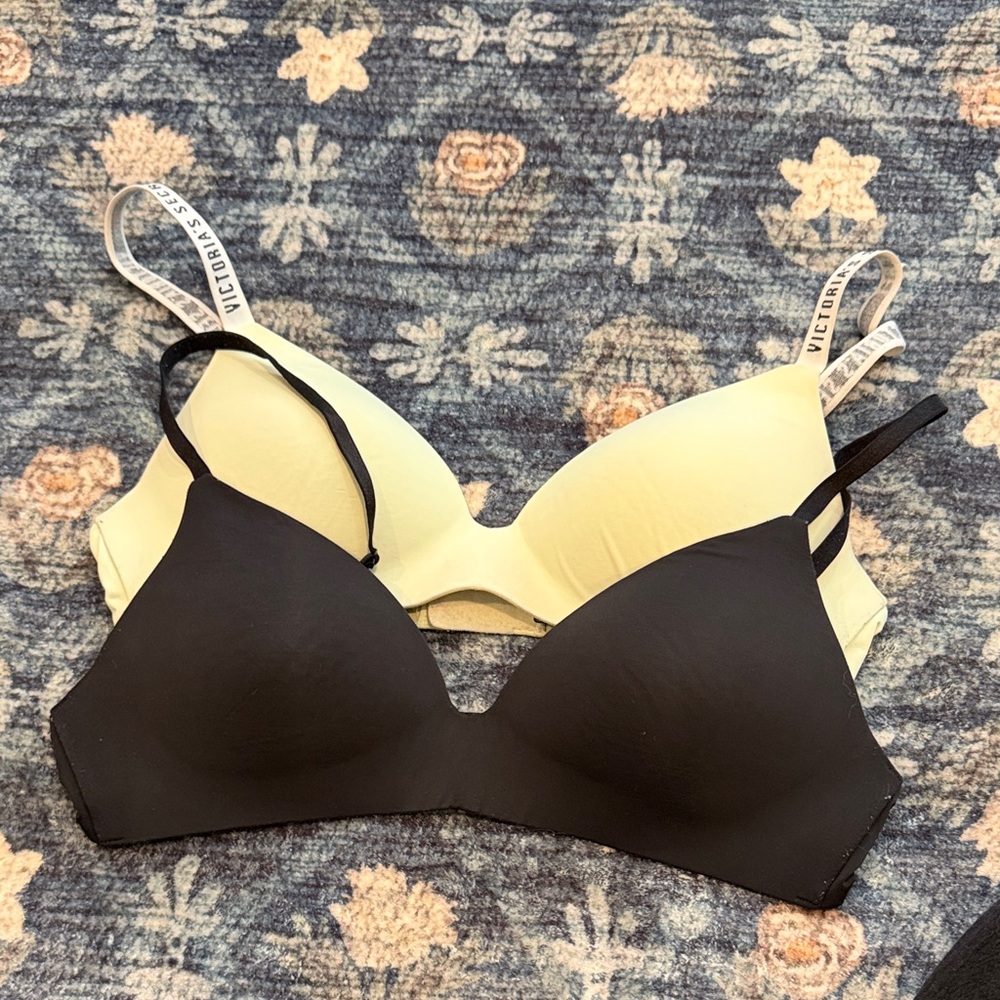 Victoria's Secret Black and Cream Bra Duo